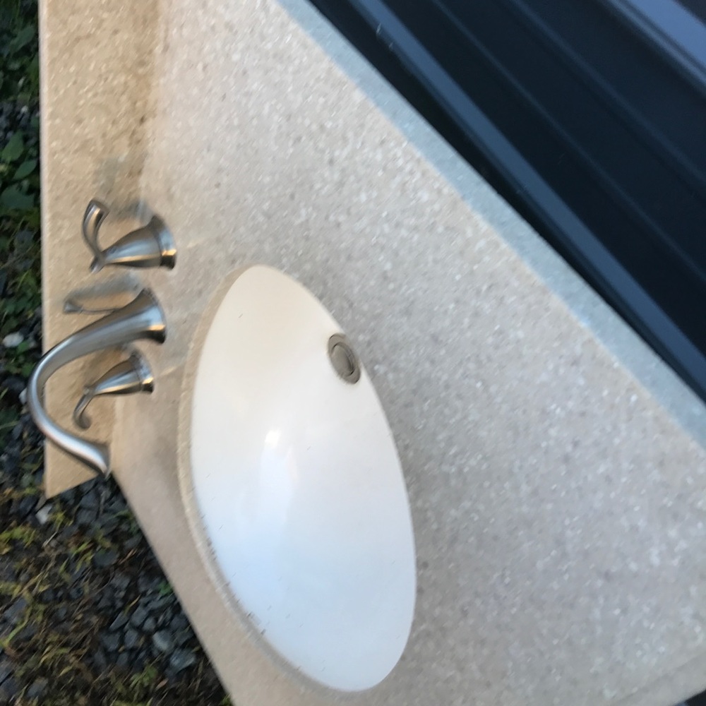 Sink top with nozzle and handles READ LISTING